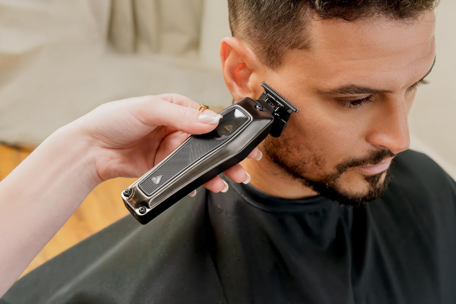 Andis 562703 Recon Professional Barber Vector Motor Beard & Hair Cordless Trimmer, DLC T-Blade, USB-C Charging with Premium Charge Stand, Black